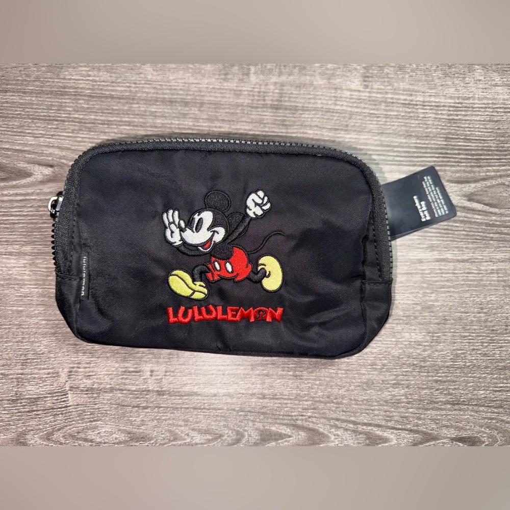 NEW DISNEY PARKS LULULEMON MICKEY EVERYWHERE BELT BAG FANNY PACK BLACK STRAP ✨ - Picture 6 of 8